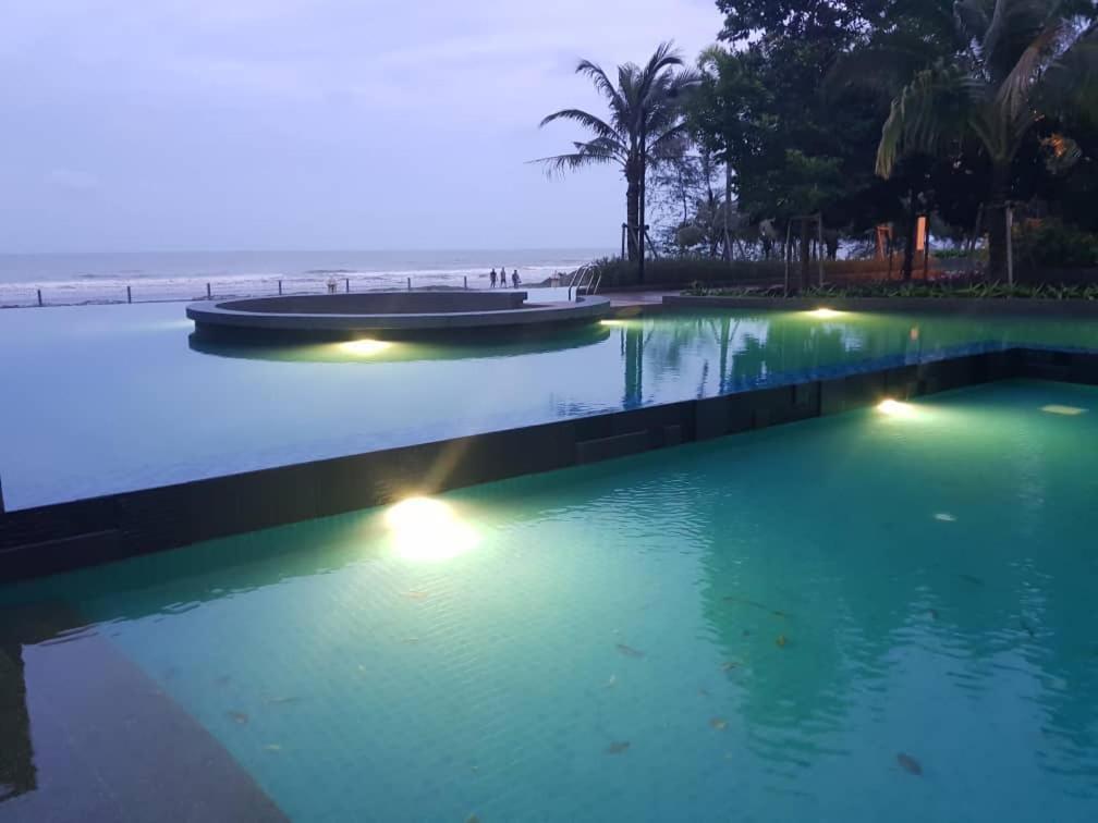 Timurbay Studio Apartment Facing Beautiful Beach Kuantan Exterior photo